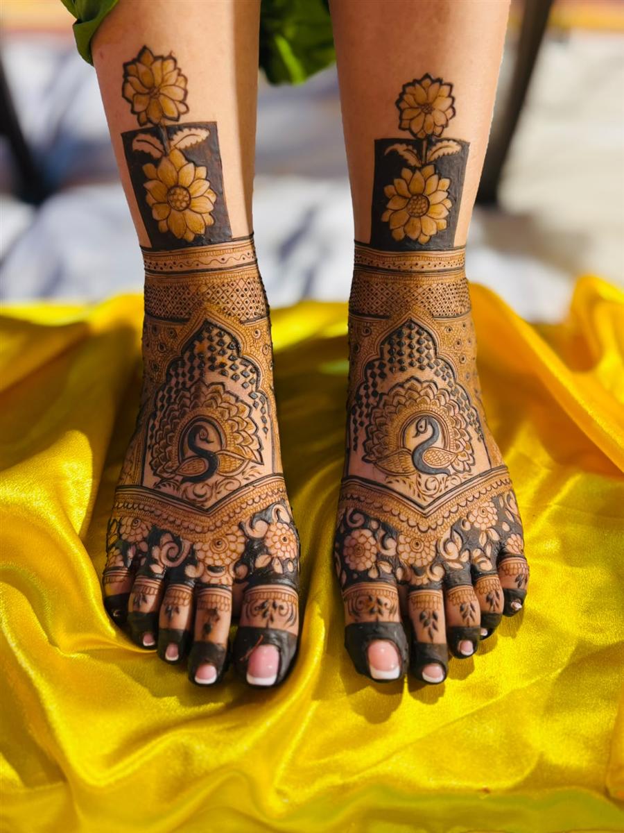 Feet mehandi with sunflower design