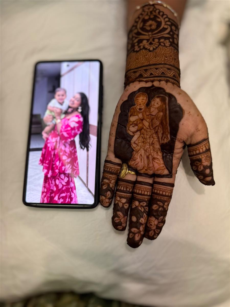 Mother and baby photo recreated in henna